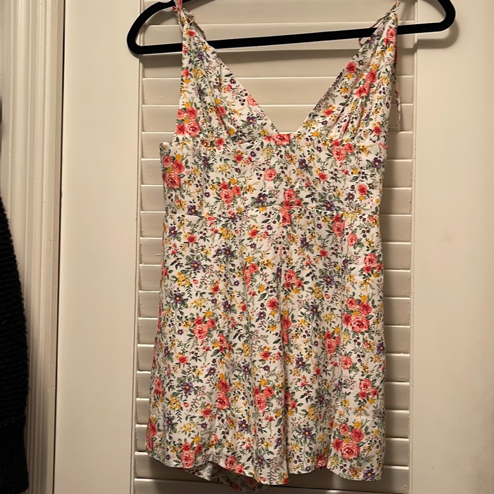 3/$30 💐Floral jumper, shorts